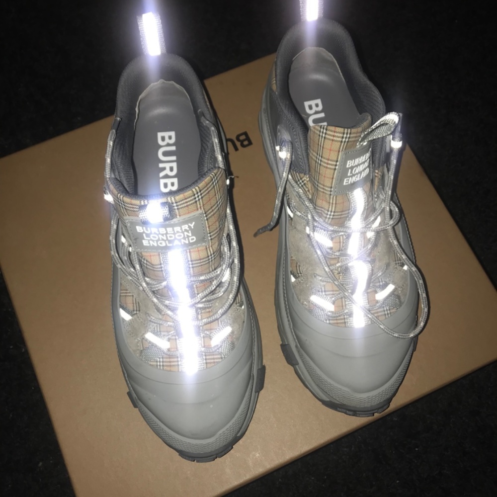 Burberry Sneakers - Picture 5 of 7